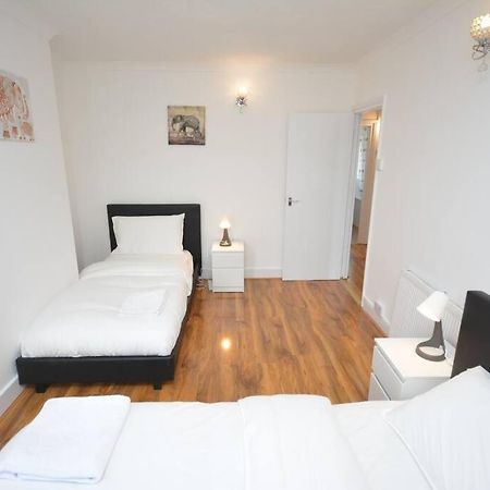 4 Bedroom House In East Londres Exterior foto
