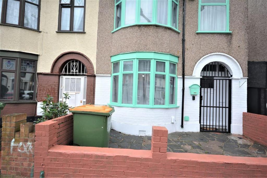 4 Bedroom House In East Londres Exterior foto