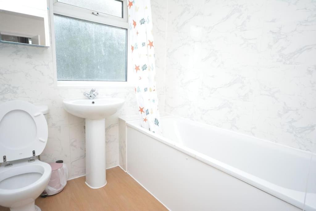 4 Bedroom House In East Londres Exterior foto
